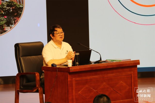 云大附中机器人讲座 (4).JPG