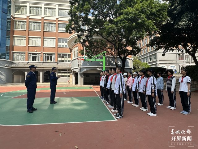 云大附中第二期国旗护卫队开班